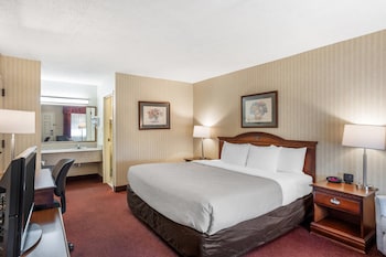 Standard Room, 1 King Bed, Non Smoking, Balcony (2nd Floor)