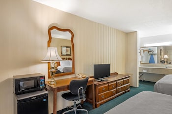 Standard Room, 2 Queen Beds, Non Smoking