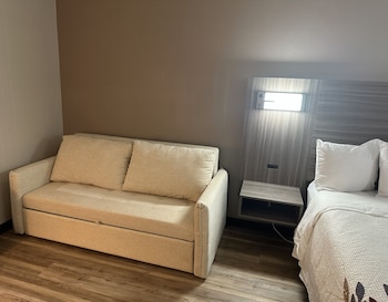 Suite, 1 King Bed, Non Smoking