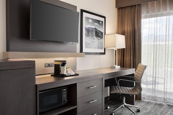 Suite, 1 King Bed with Sofa bed, Non Smoking