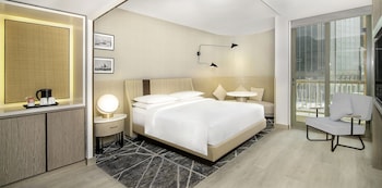 Club Room, 1 King Bed, Non Smoking Resort View