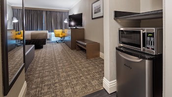 Deluxe Room, 1 King Bed with Sofa bed, Non Smoking, Microwave