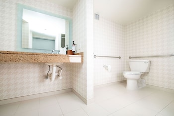 Room, 1 King Bed, Accessible, Bathtub