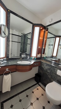 Executive Double Room, 1 King Bed, Club Lounge Access