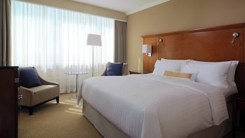 Business Suite, 1 King Bed with Sofa bed, Club Lounge Access
