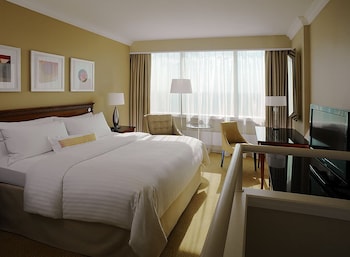 Bi-Level Suite, 1 King Bed with Sofa bed