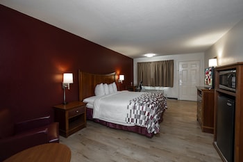 Superior Room, 1 King Bed, Non Smoking (First Floor)