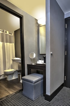 Deluxe Room, 1 Queen Bed