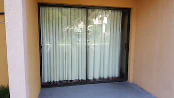 Room, 1 King Bed, Non Smoking (Private Bath)
