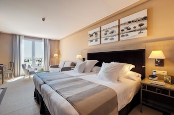Deluxe Room (2A2C)