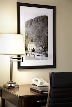 Deluxe Room, 1 King Bed, Accessible