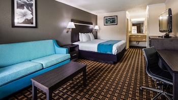 Standard Room, 1 King Bed, Non Smoking, Refrigerator & Microwave