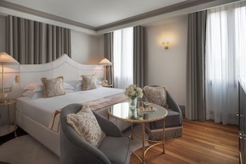 Family Room, Connecting Rooms