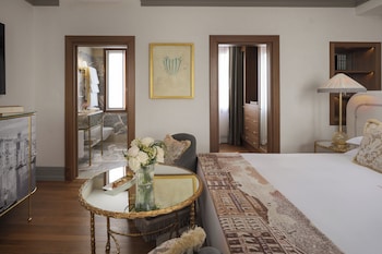 Family Room, Connecting Rooms