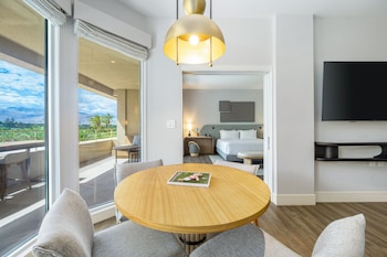 Penthouse Suite Pool or Golf View