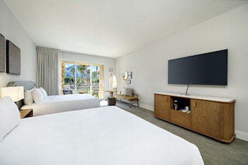 Room (2 King Beds)