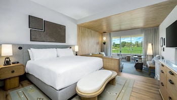 Deluxe Room, 1 King Bed, Golf View