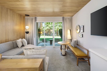 Room, 1 King Bed (Shower)