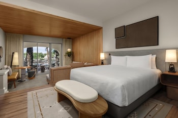 Room, Pool View (2 King Beds)
