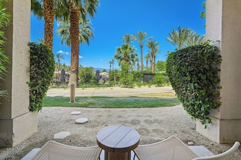 Room, Pool Access (2 King Beds)