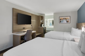 Standard Room, 2 Queen Beds, Non Smoking, Refrigerator & Microwave (Pet Friendly)
