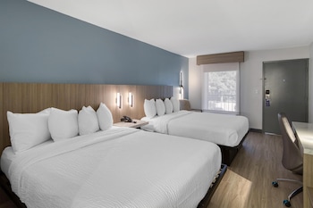 Standard Room, 2 Queen Beds, Non Smoking, Refrigerator & Microwave (Pet Friendly)