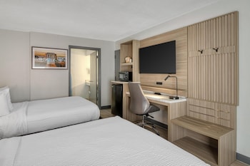 Standard Room, 2 Queen Beds, Accessible, Bathtub (Pet Friendly)