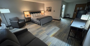 Suite, 1 King Bed with Sofa bed, Non Smoking