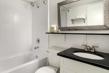 Standard Room, 1 King Bed, Non Smoking, Jetted Tub