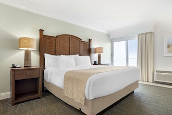 Standard Room, 1 King Bed, Non Smoking, Oceanfront