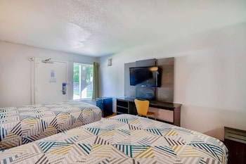 Standard Room, 2 Double Beds, Accessible, Smoking