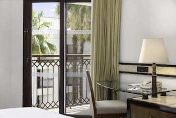 Room (Partial Nile)
