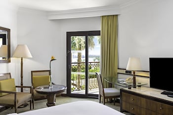 Room (Partial Nile)