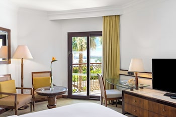 Room (Partial Nile)