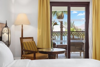 Deluxe Room, 1 King Bed