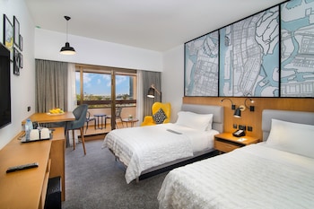 Deluxe Room, 2 Twin Beds, City View