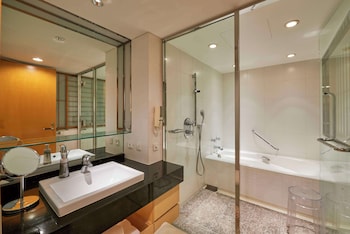 The Main Deluxe Twin Room With 1 Extra Bed(For 3 People)(Bathroom With A Washing Area) Non Smoking
