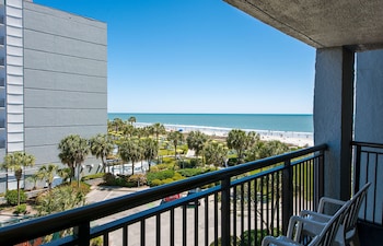 Suite, 1 Queen Bed, Kitchen, Partial Ocean View (Living Room, Full Kitchen)