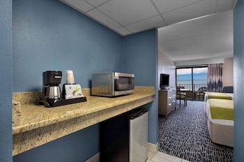Standard Room, 2 Queen Beds, Balcony, Oceanfront