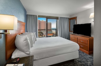 Suite, 1 Queen Bed, Kitchen, Partial Ocean View (Living Room, Full Kitchen)