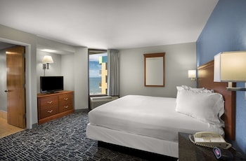 Studio Suite, 1 King Bed, Kitchen, Oceanfront (Living Room, Full Kitchen)