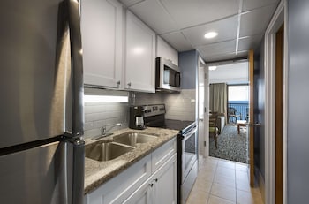 Studio Suite, 1 King Bed, Kitchen, Oceanfront (Living Room, Full Kitchen)