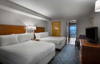 Studio Suite, 2 Double Beds, Kitchen, Oceanfront (Living Room, Full Kitchen)