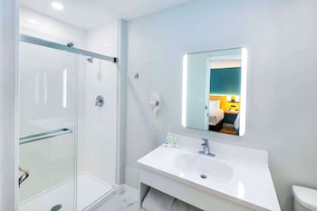 Room, 2 Queen Beds, Non Smoking (Upper Floor)