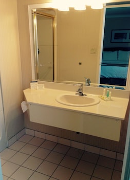 Business Room, 1 King Bed, Non Smoking (Upgrade)