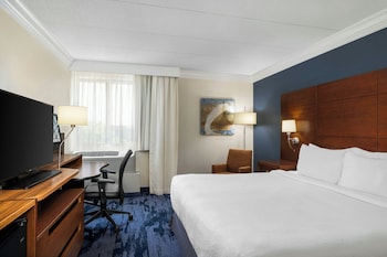 Room, 1 King Bed, Hearing Accessible (Roll-in Shower)