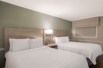 Standard Room, 2 Queen Beds, Accessible, Bathtub