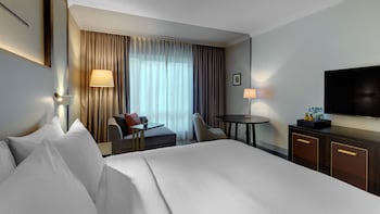 Room, 1 King Bed, Non Smoking, Courtyard View