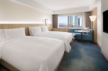 Deluxe Park Family, Guest room, 1 Queen and 1 Twin, Dongbaek Park view
