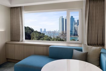 Executive Park King, Club lounge access, 1 King, Dongbaek Park view